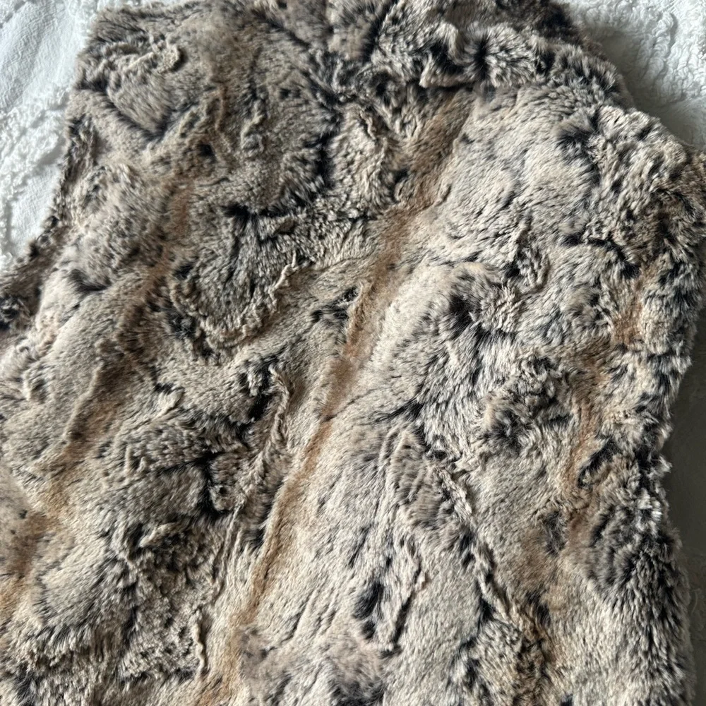 The Limited Faux Fur Super Soft‎ Open Front Vest in Black and Tan Size x Small - Picture 5 of 8